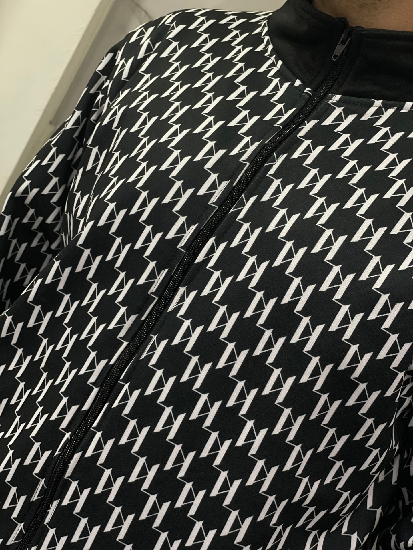 BUZO KARL LAGERFELD (TALLA L)