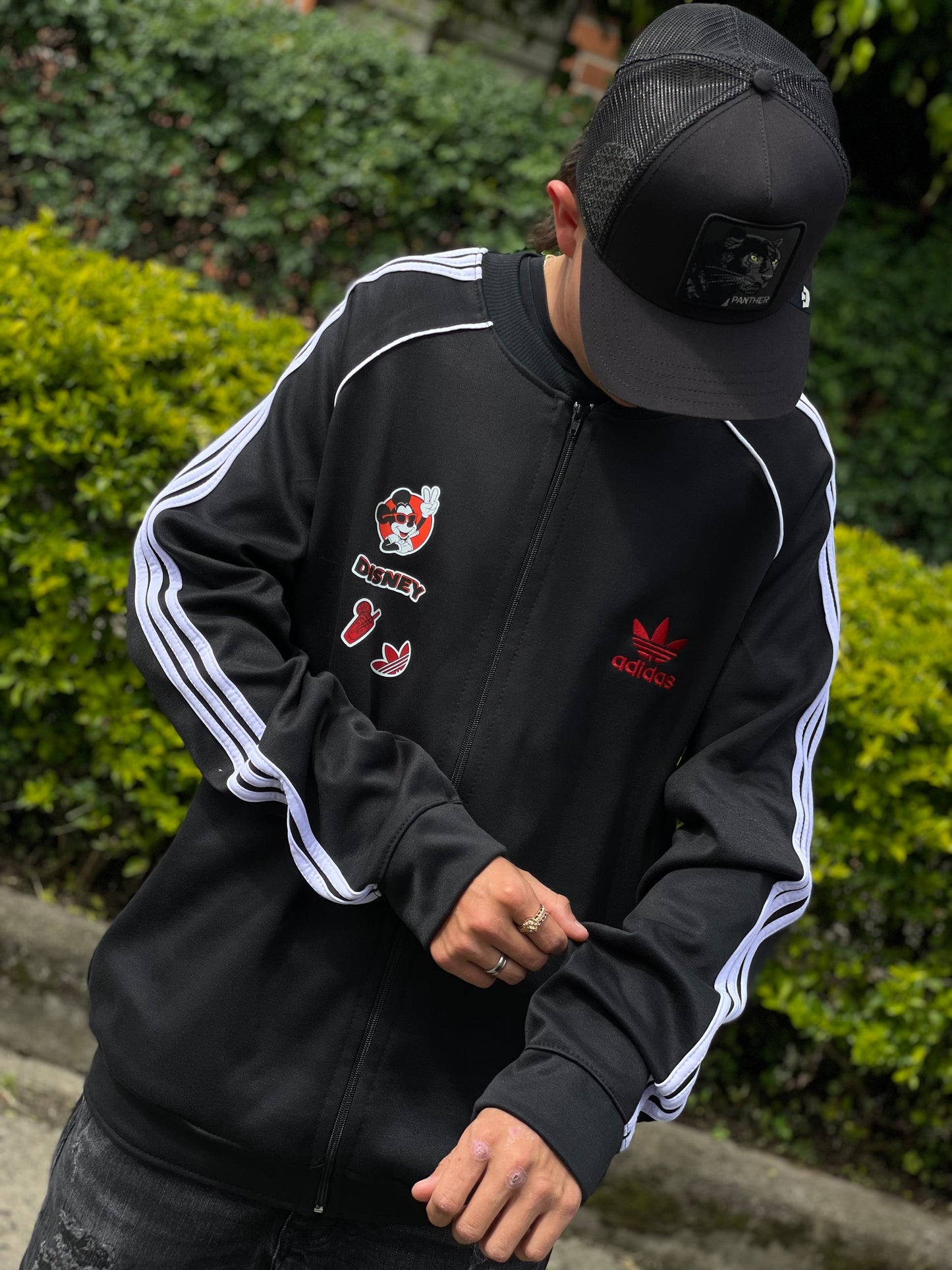 BUZO ADIDAS DISNEY (TALLA M)